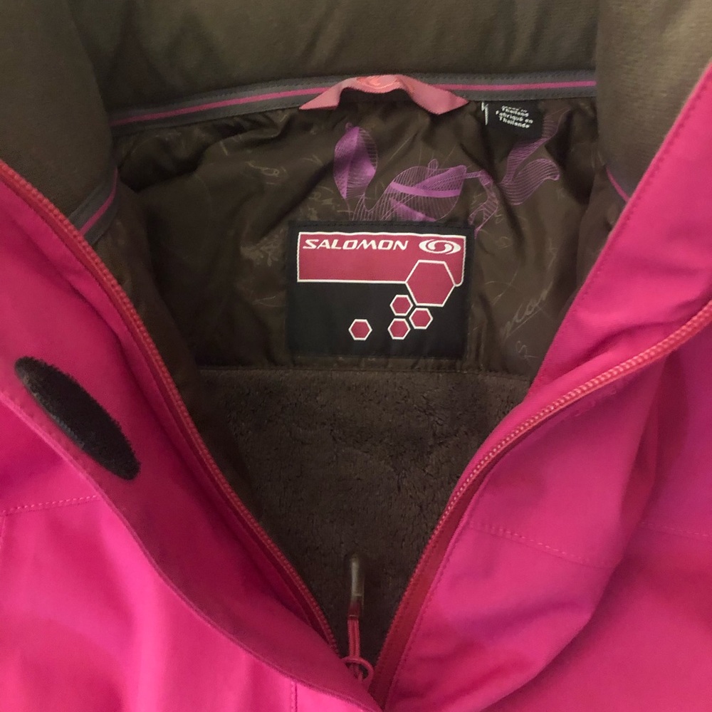 Women’s size L Salomon punch ski jacket! Wore once.